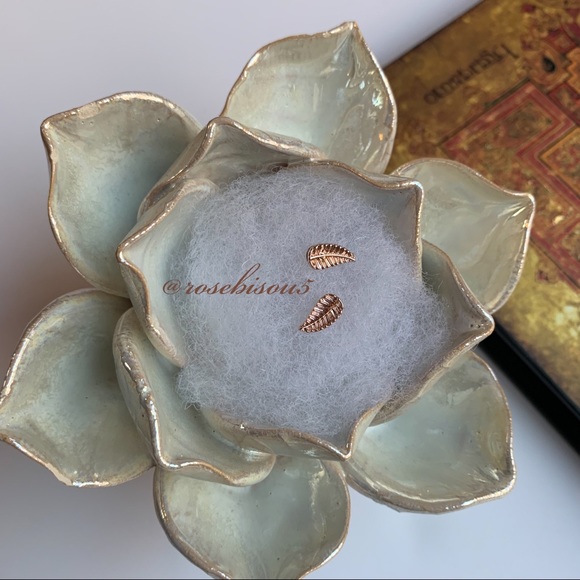 🌿🆕 Boho Rose Gold Palm Frond Studs - Picture 5 of 7